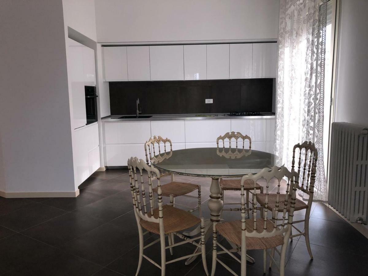 Casa Savoia Apartment Desenzano del Garda Exterior foto